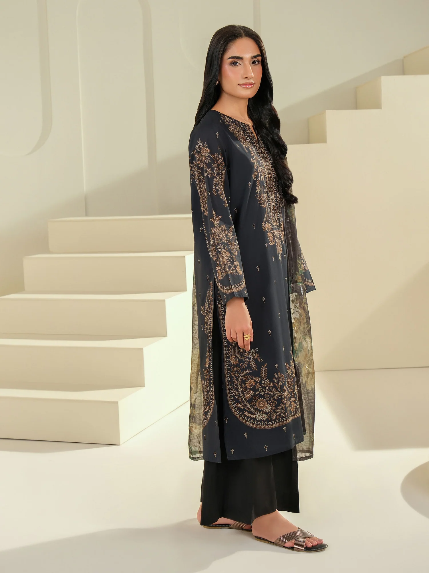 U4233SU-3PC-034_5_-3PieceLawnSuit-Printed_Unstitched