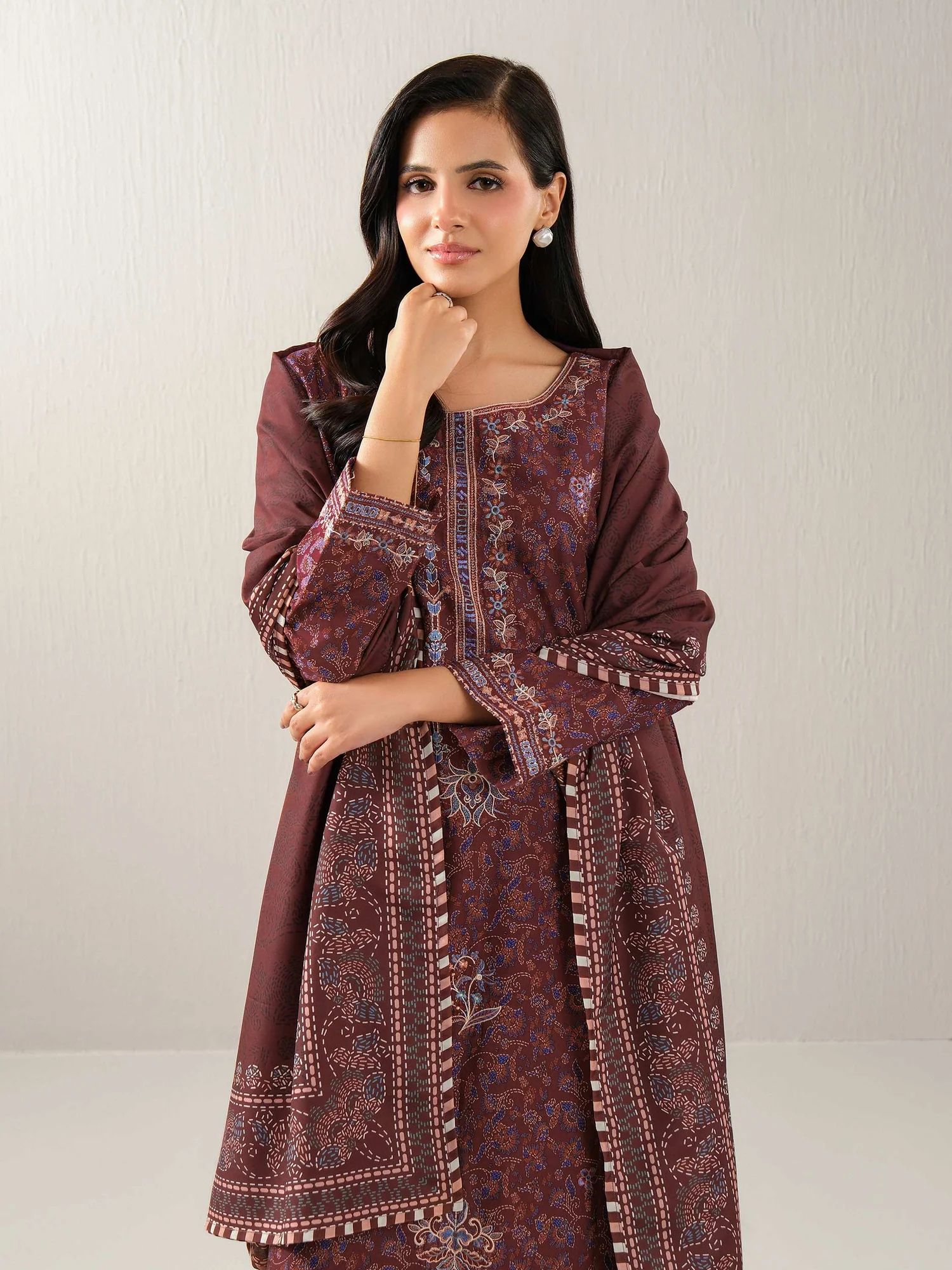 U4456SU-3PC-582-3PieceLawnSuit-Embroidered_Unstitched_4