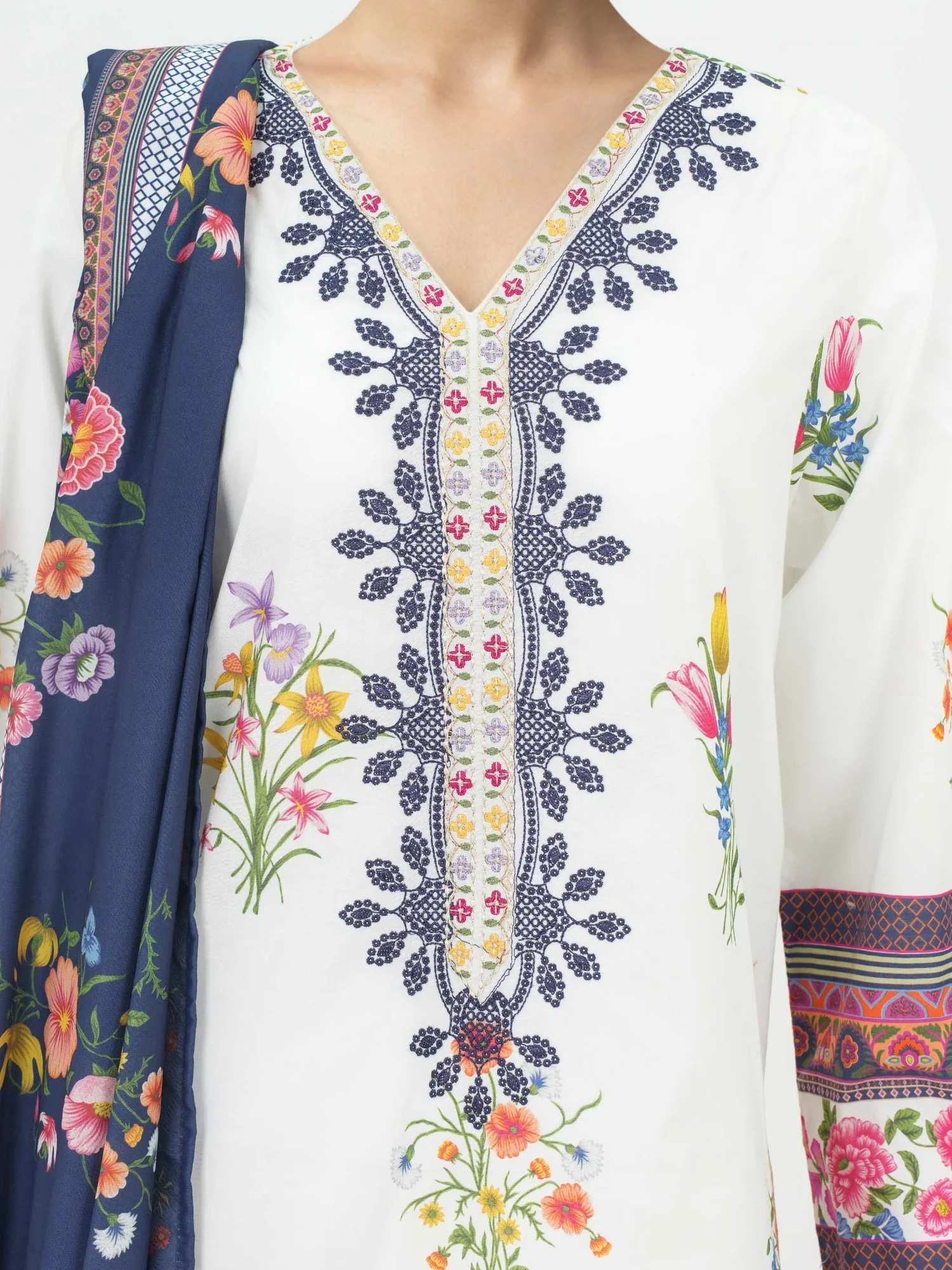 U4666SU-3PC-0023PieceLawnSuit-Embroidered_Unstitched_4_1