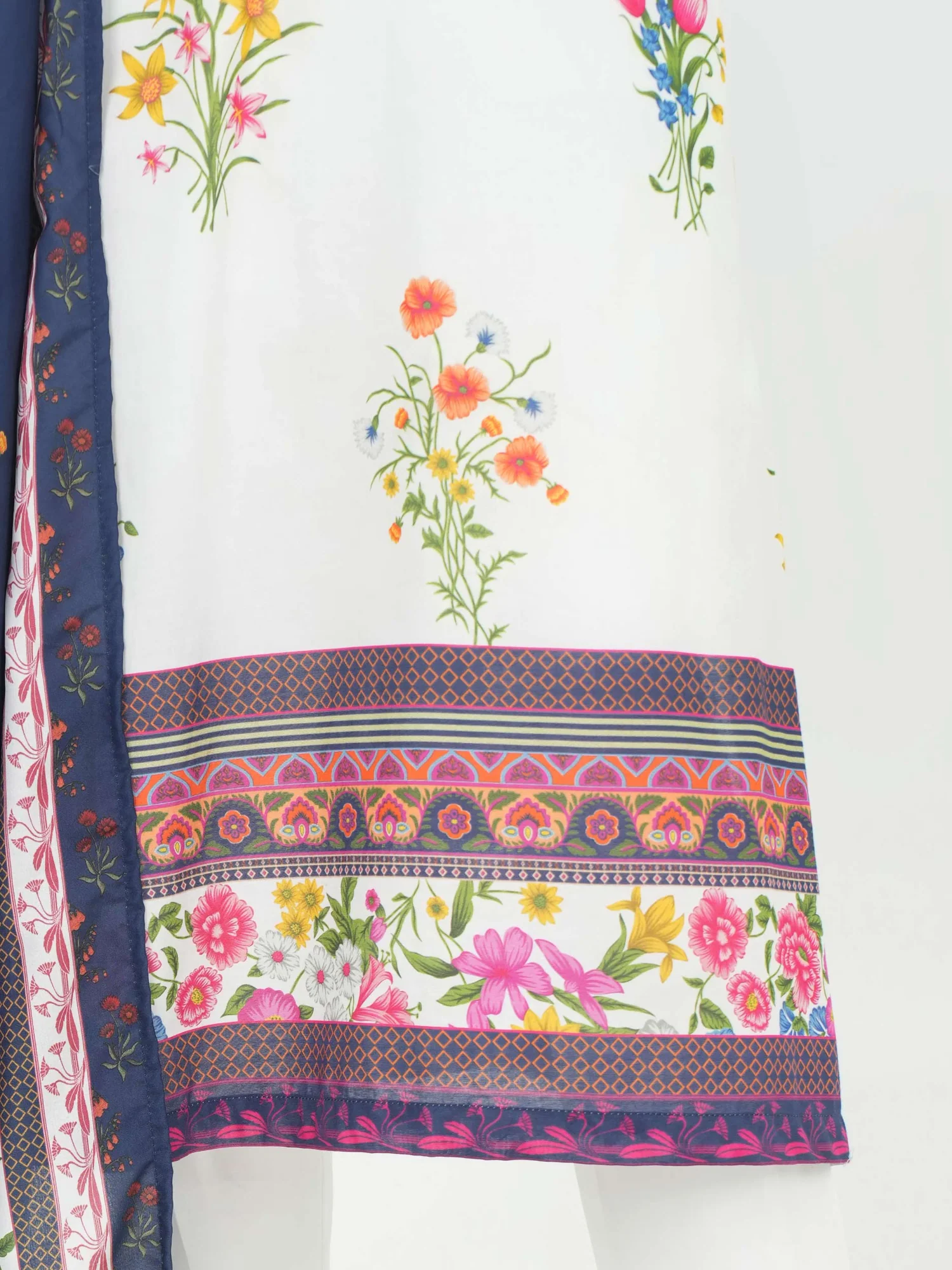 U4666SU-3PC-0023PieceLawnSuit-Embroidered_Unstitched_4_2